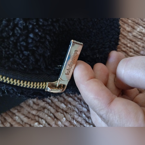 Lululemon Black Fleece Gold Festival Concert Crossbody Fanny Pack Bag Purse GUC - Picture 9 of 14